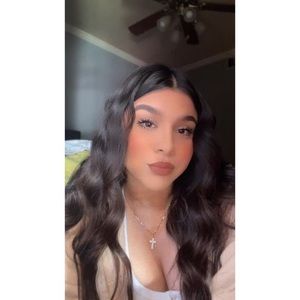 Meet your Posher, Alexia